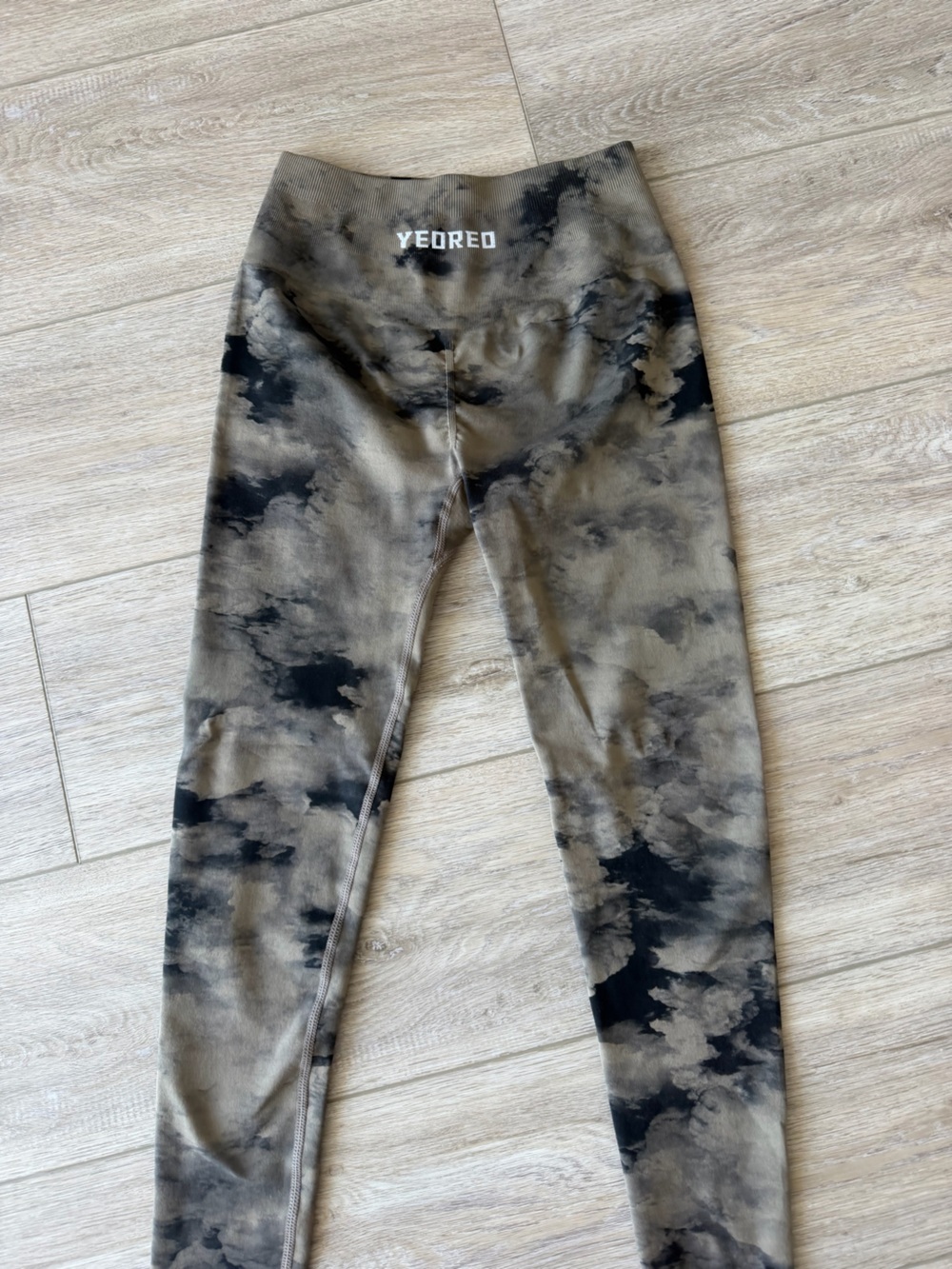 Yeoreo Tie-Dye Leggings - Gray/Black